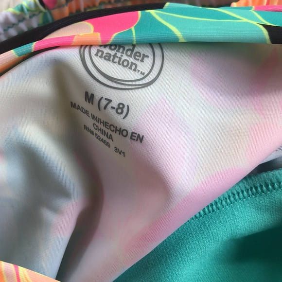 Girls Rashguard/swimming suit set - Picture 6 of 7